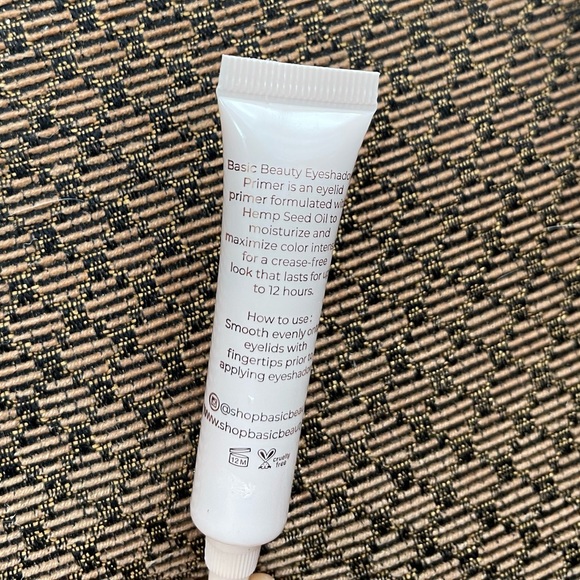 NIB Basic Beauty Eyeshadow Primer Makeup - Picture 3 of 6